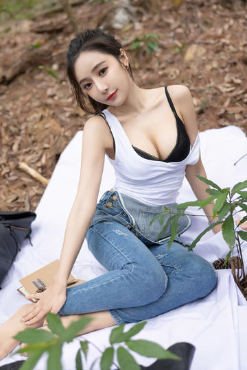亚洲夜涩第一页